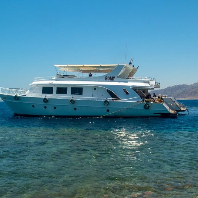 Gabr El Bint Boat Trip with H2O Divers Dahab