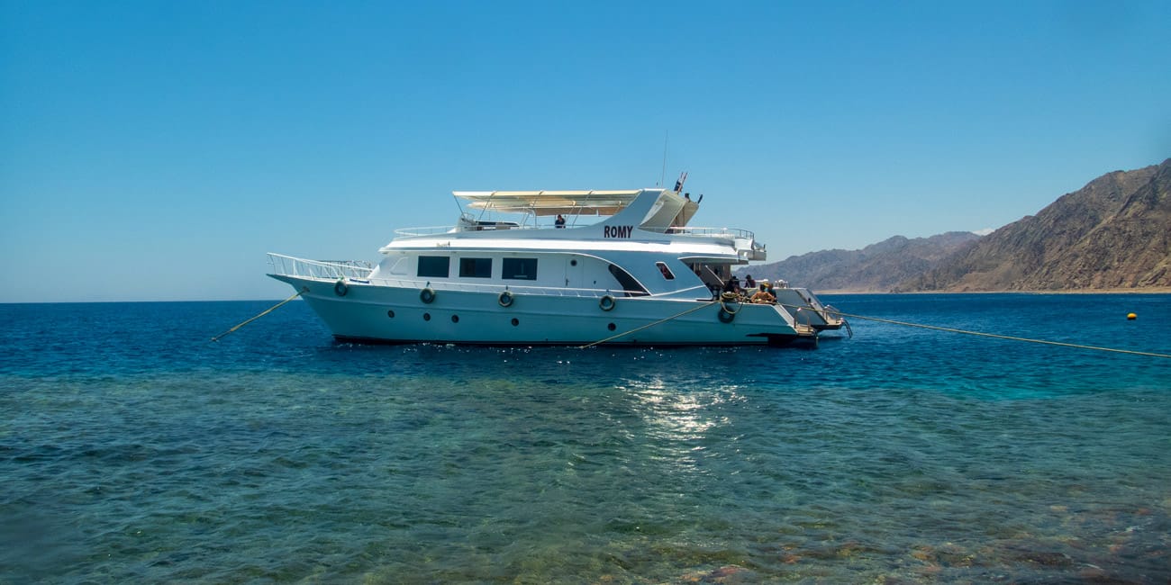 Gabr El Bint Boat Trip with H2O Divers Dahab